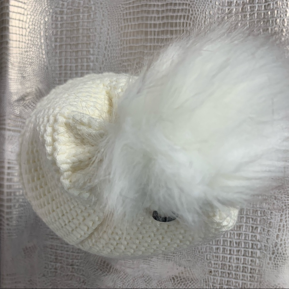 Women’s‎ Pom Pom Cream Hat - Picture 3 of 8